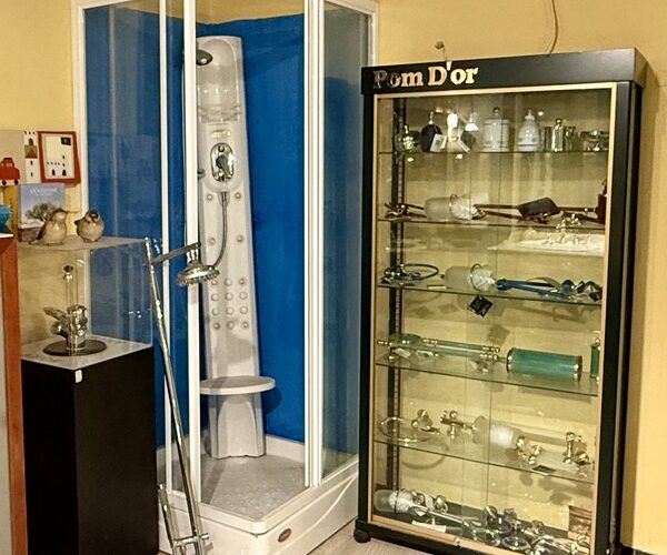 Exposición de complementos de baño